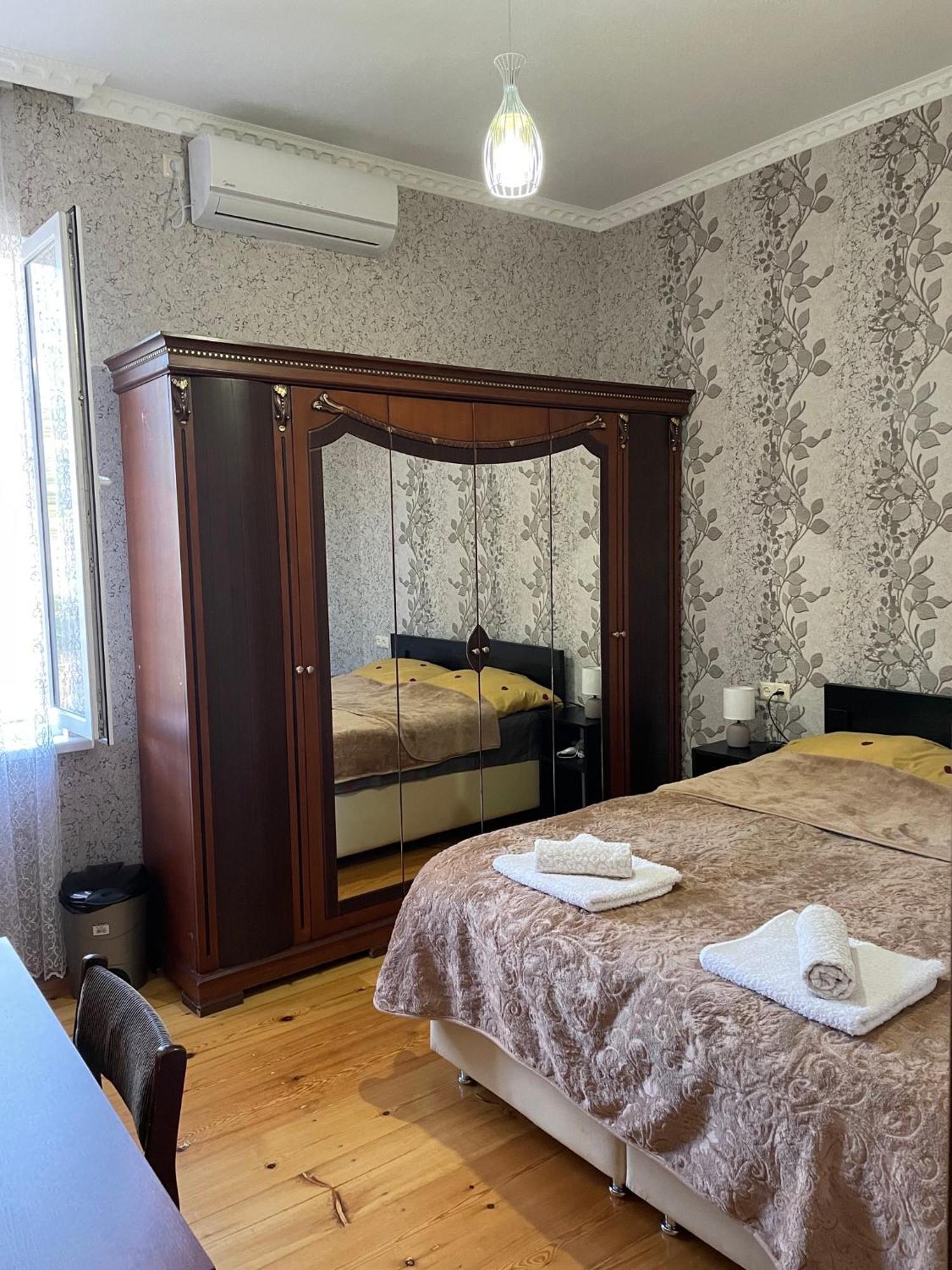 Elco Hotel Zugdidi Buitenkant foto