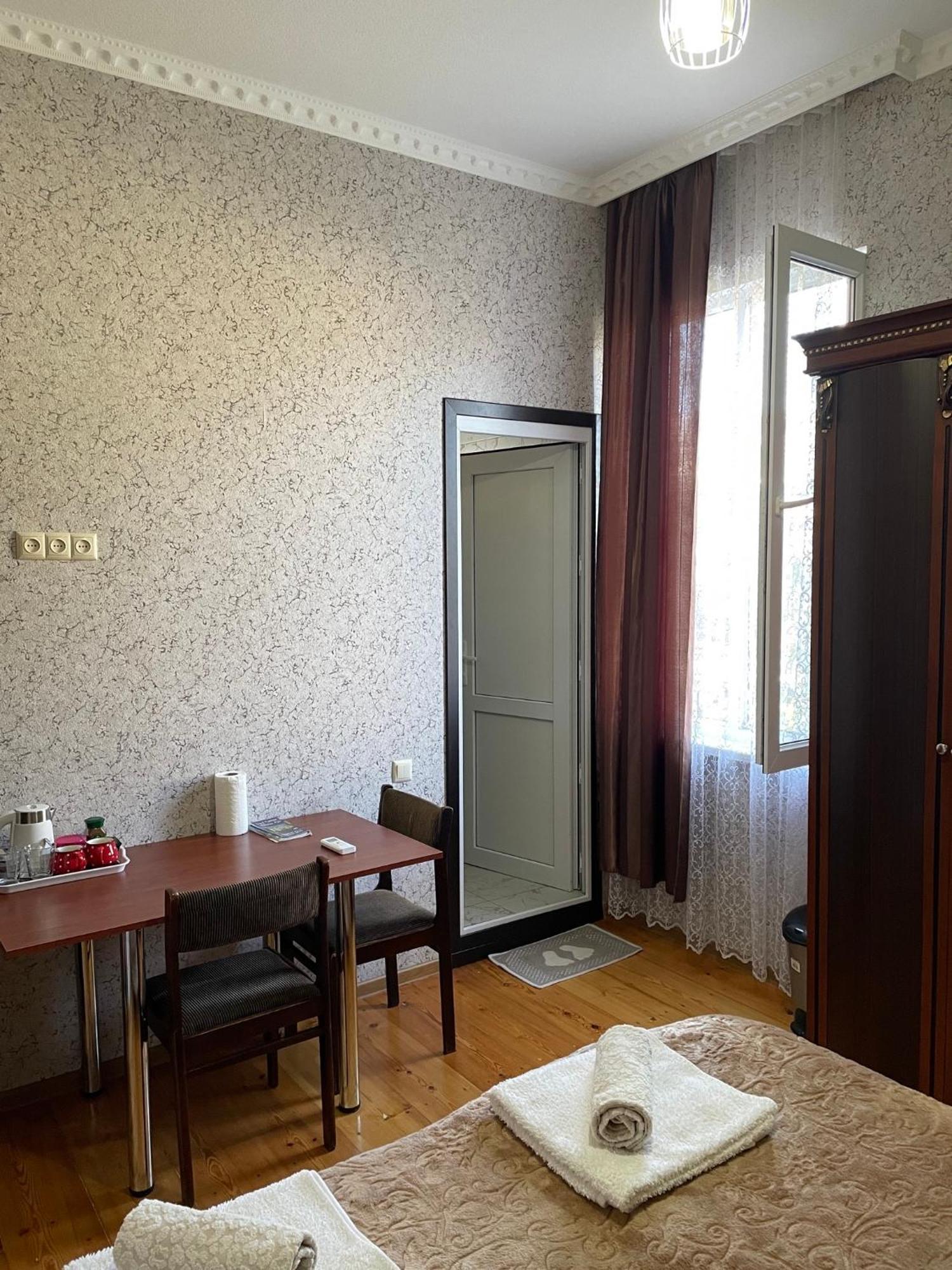 Elco Hotel Zugdidi Buitenkant foto