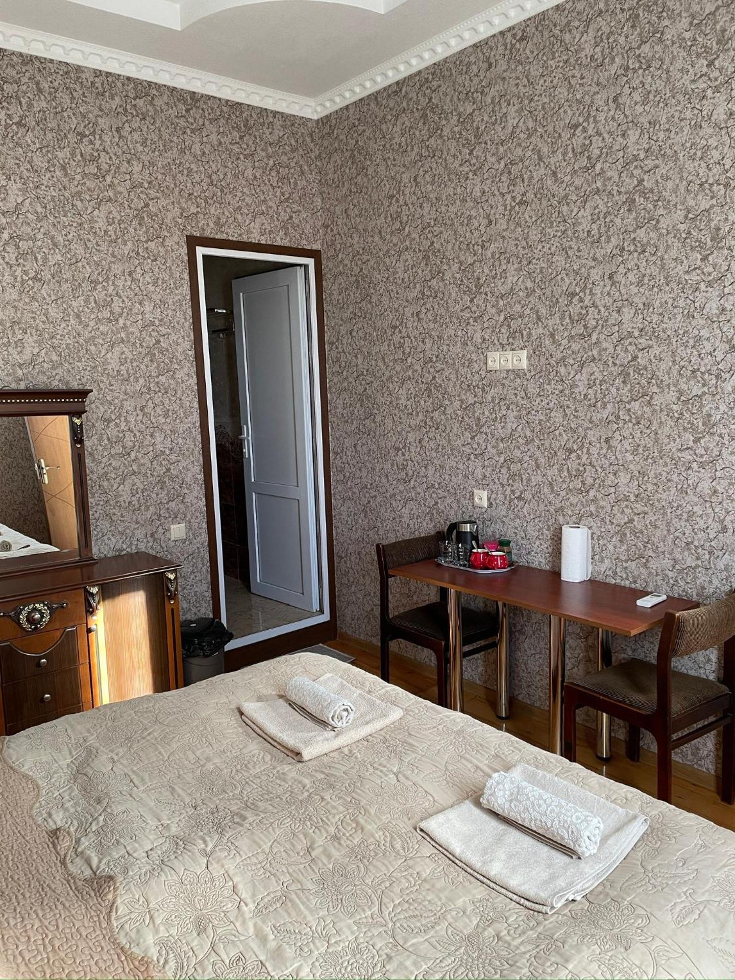 Elco Hotel Zugdidi Buitenkant foto