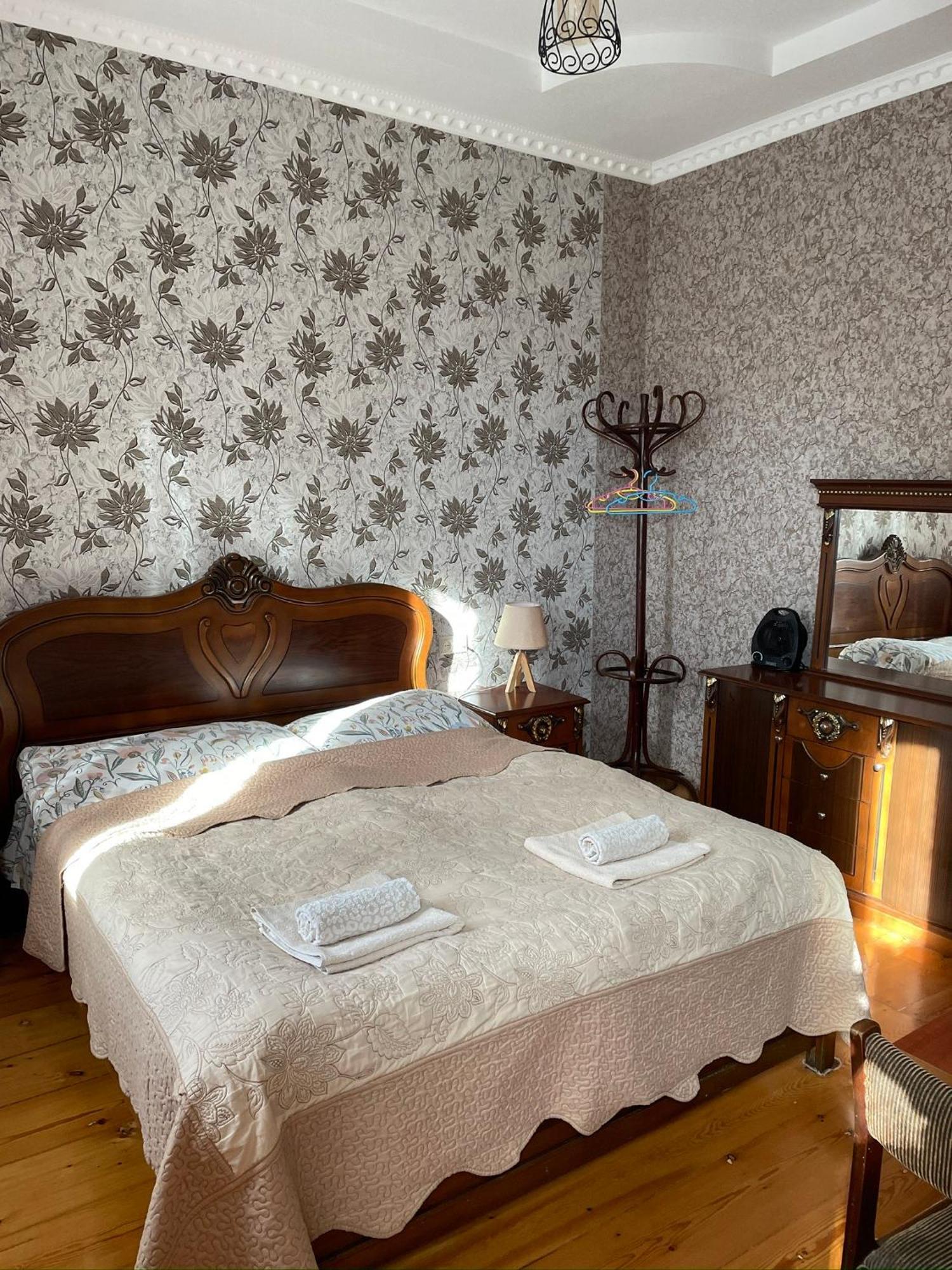 Elco Hotel Zugdidi Buitenkant foto