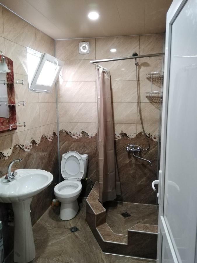 Elco Hotel Zugdidi Buitenkant foto