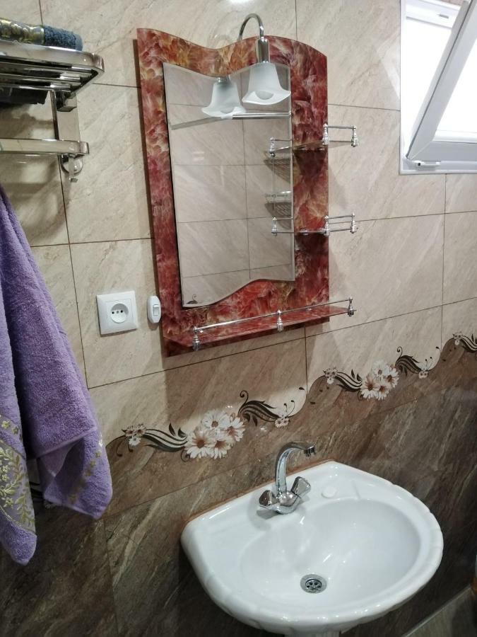 Elco Hotel Zugdidi Buitenkant foto