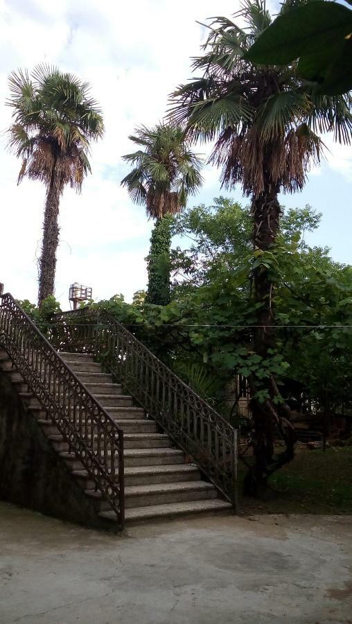 Elco Hotel Zugdidi Buitenkant foto